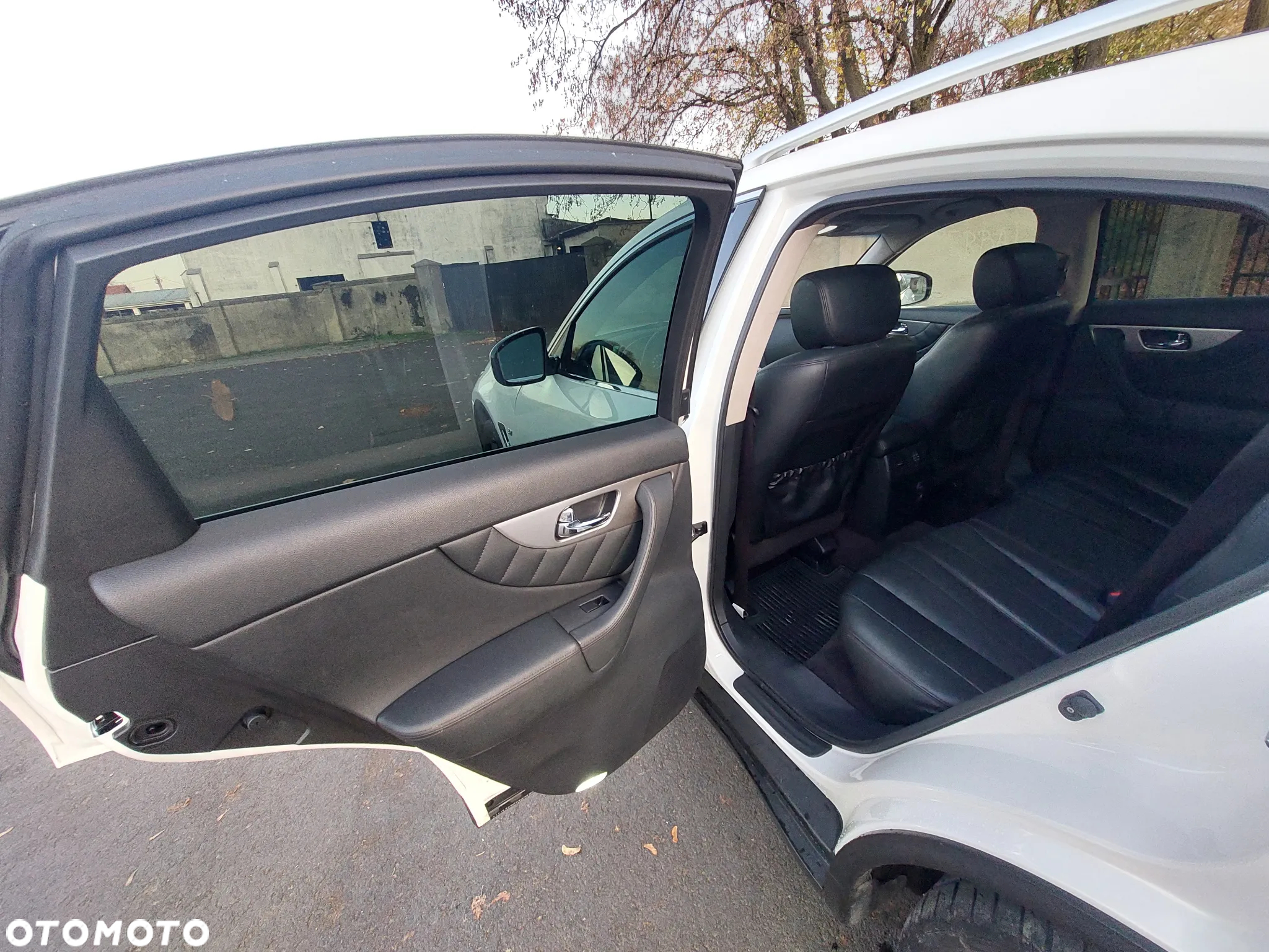 Infiniti QX70 3.7 AWD GT - 11