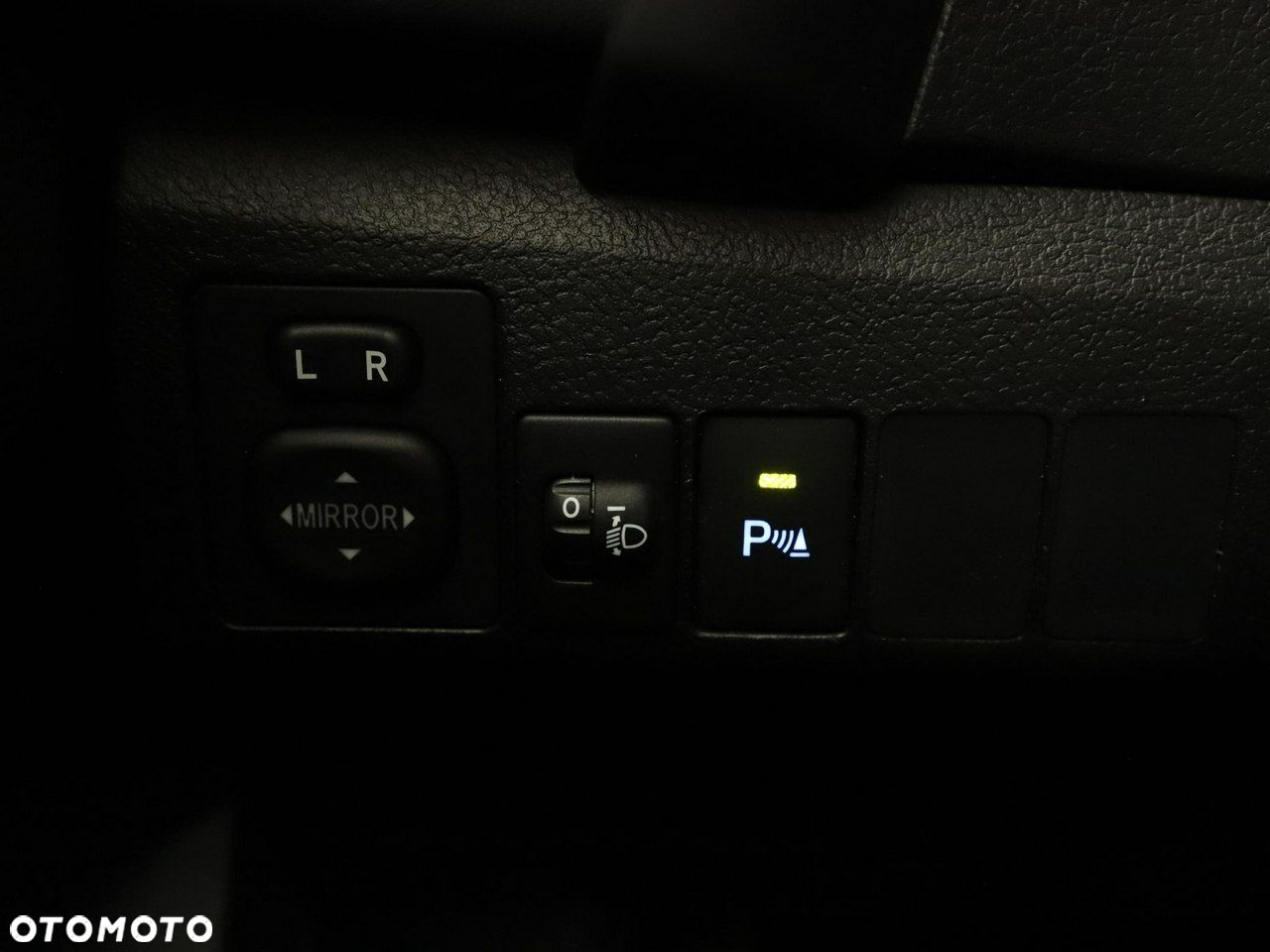 Toyota Auris 1.8 VVT-i Hybrid Automatik Design Edition - 34