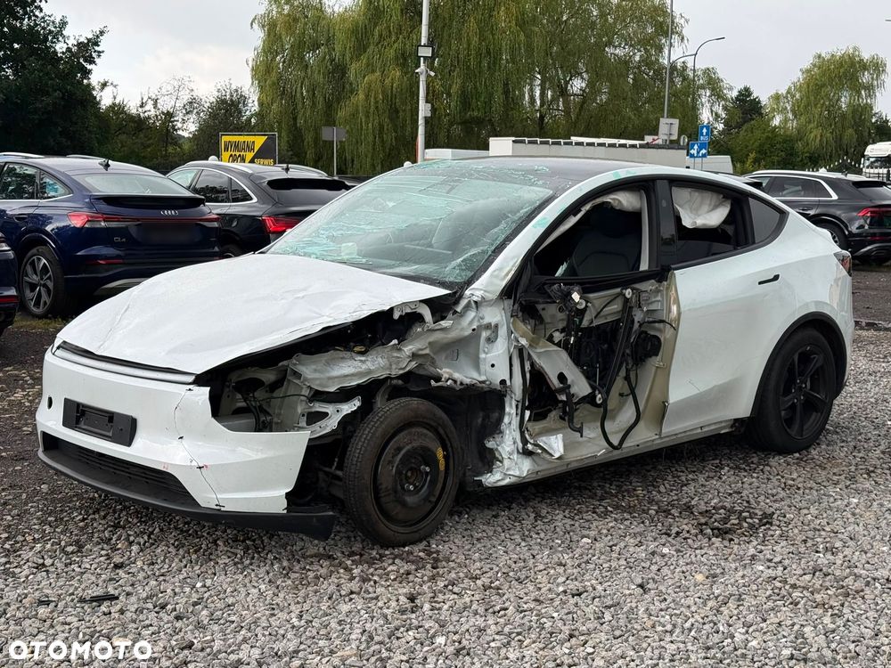 Tesla Model Y RWD - 11