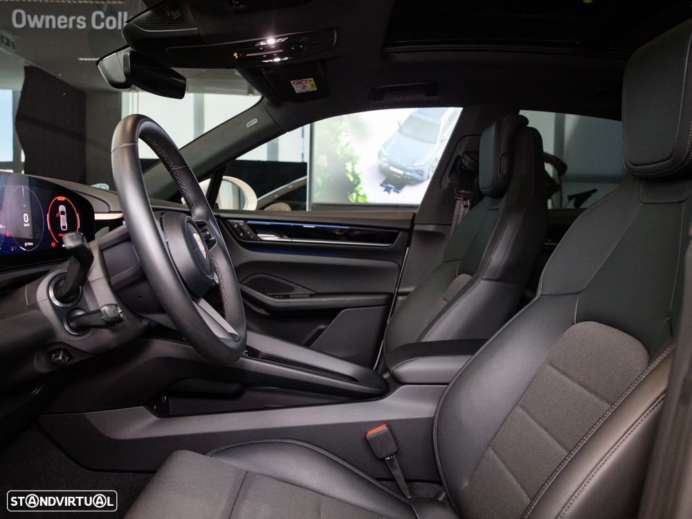Porsche Macan Electric 4 - 22