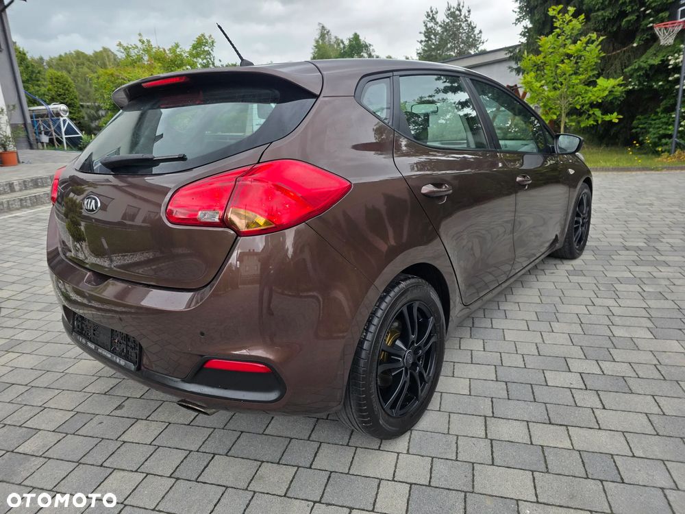 Kia Ceed 1.6 GDI Dream-Team Edition - 32