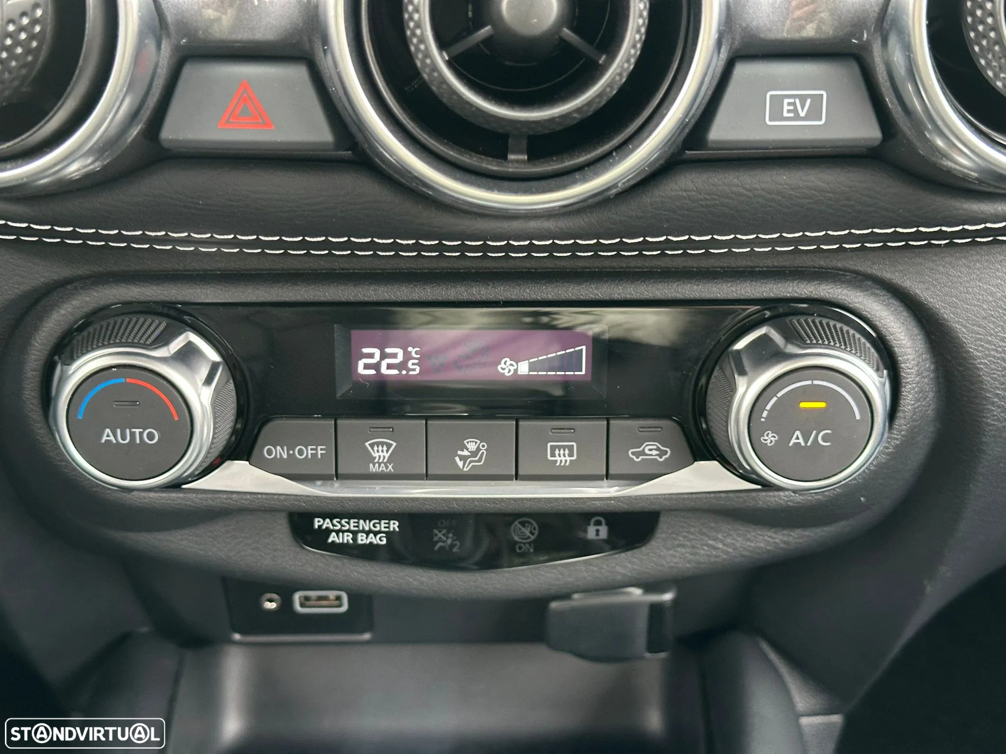 Nissan Juke 1.6 Hybrid Tekna TwoTone T - 32