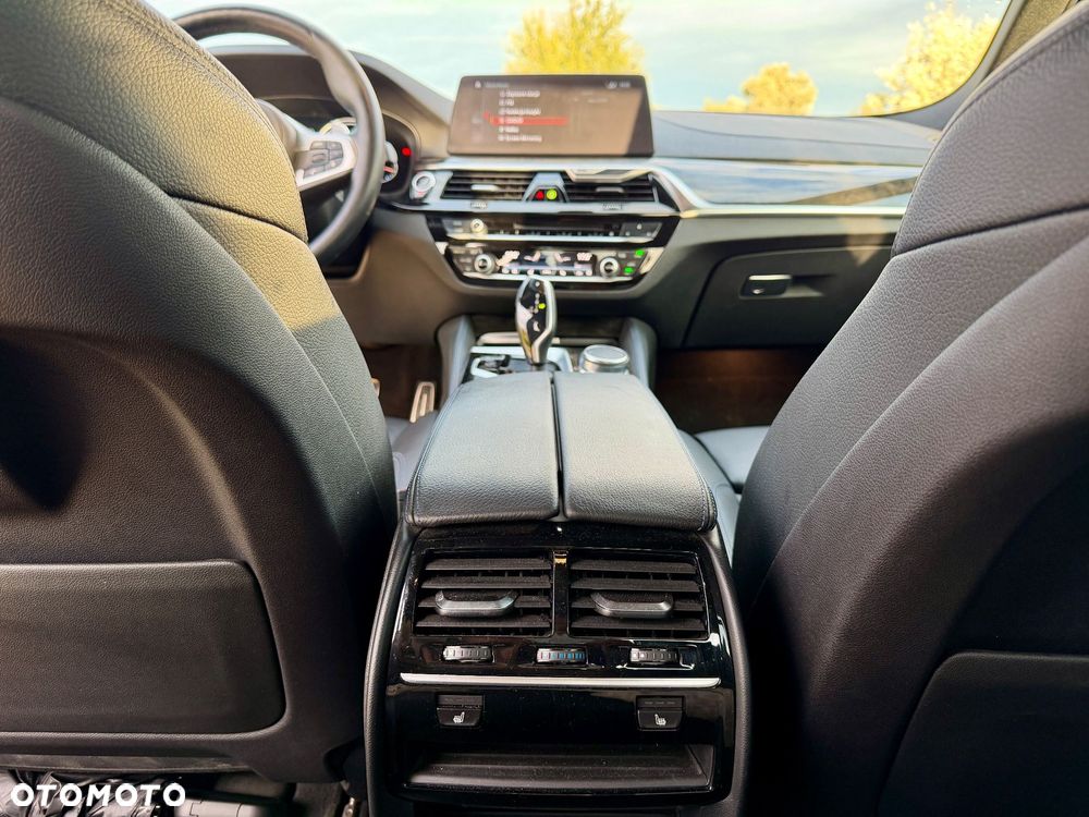 BMW Seria 5 530i xDrive M Sport sport - 9