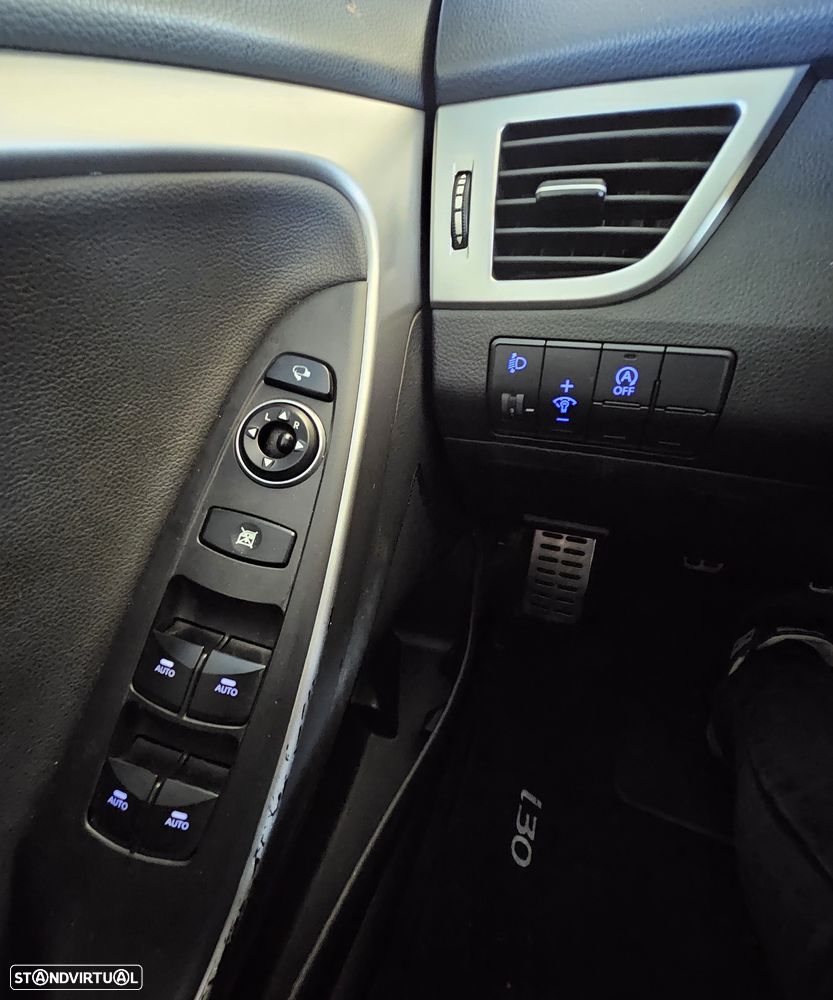 Hyundai i30 1.6 CRDI Blue Style+Navi - 12