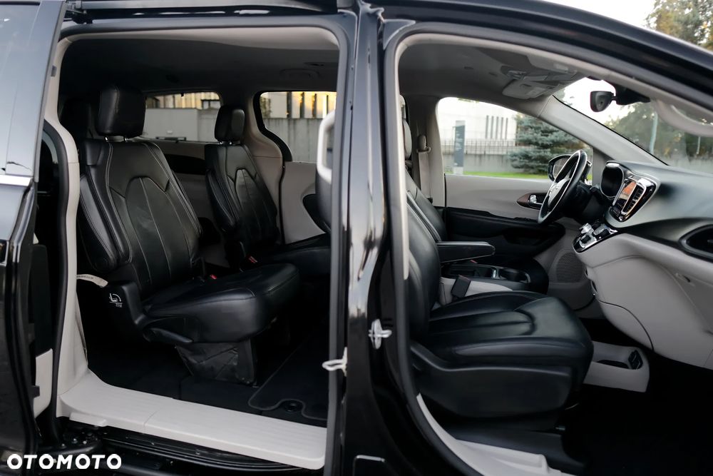 Chrysler Pacifica - 19