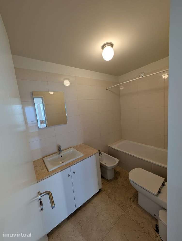 T0 renovado - Hospital Sto António-Mobilado/eletrodomésticos e terraço - Grande imagem: 4/8