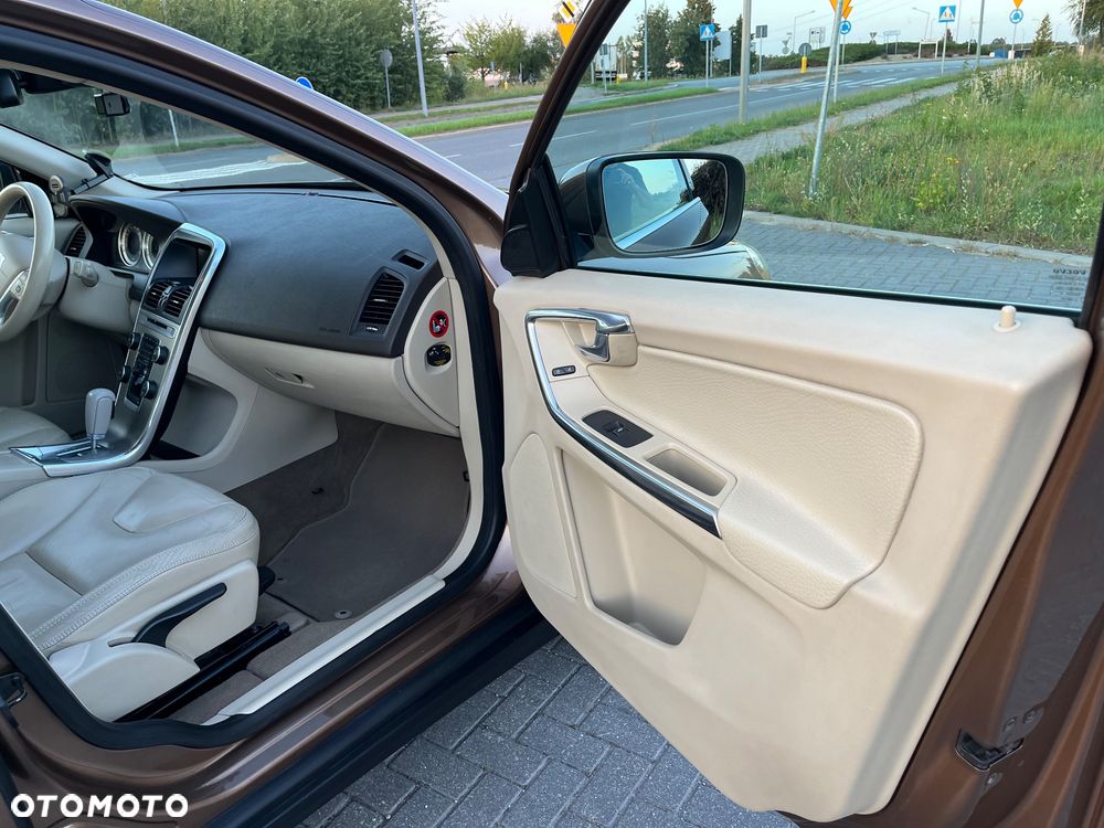 Volvo XC 60 D5 AWD Momentum - 15