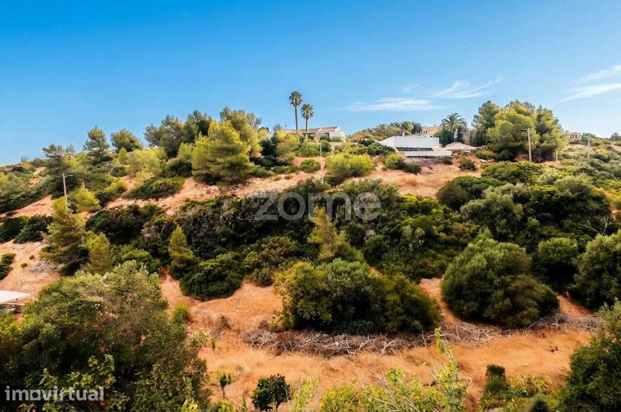 Terreno com 4.142 m² urbanizável à Praia de Salema - Algarve - Grande imagem: 2/18