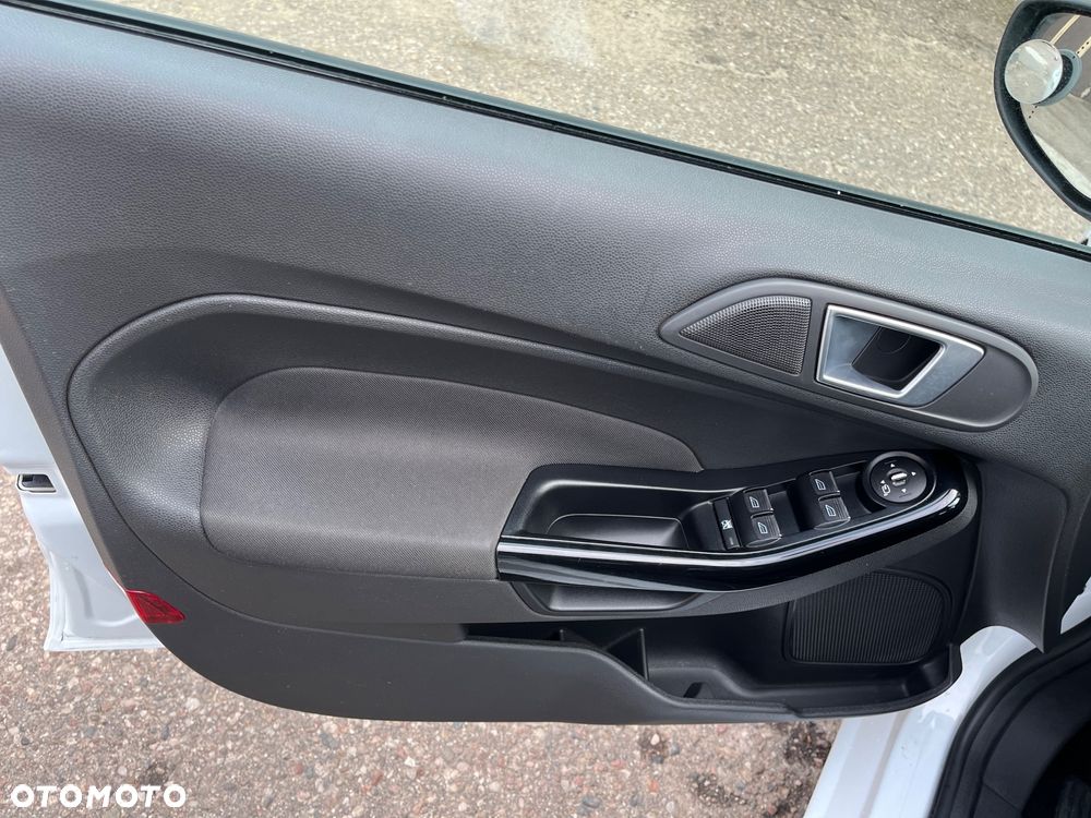 Ford Fiesta 1.0 EcoBoost S&S TITANIUM - 13