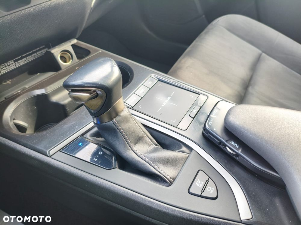 Lexus UX 250h GPF Business Edition AWD - 24