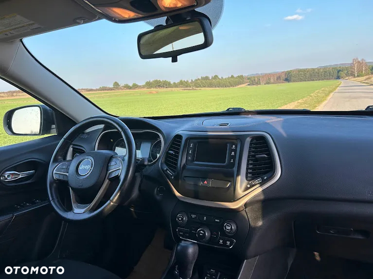 Jeep Cherokee - 29