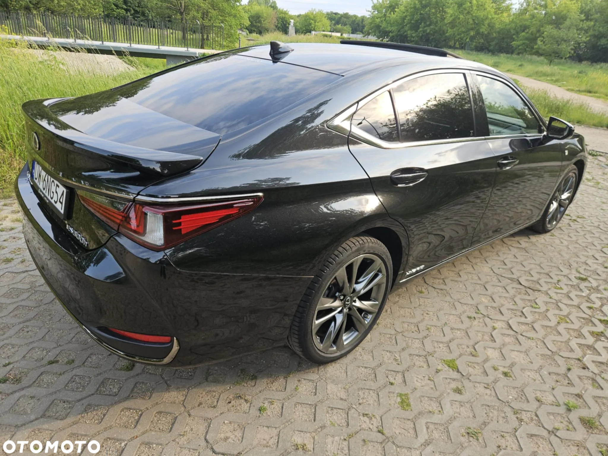 Lexus ES 300h F Sport Edition - 2