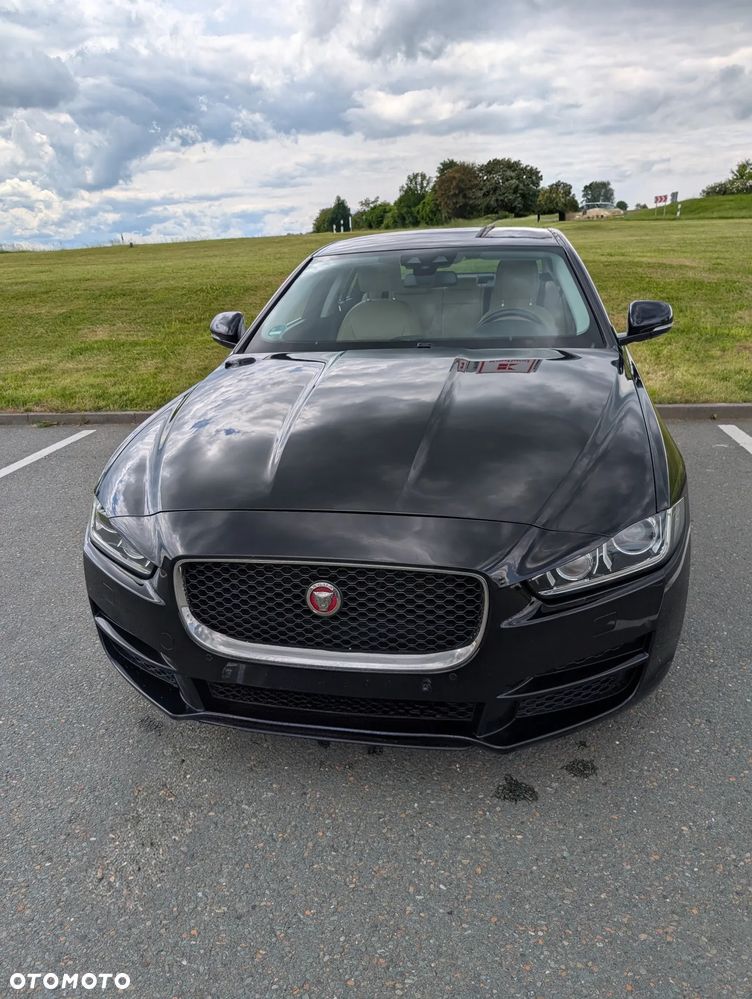 Jaguar XE 20d Prestige - 3