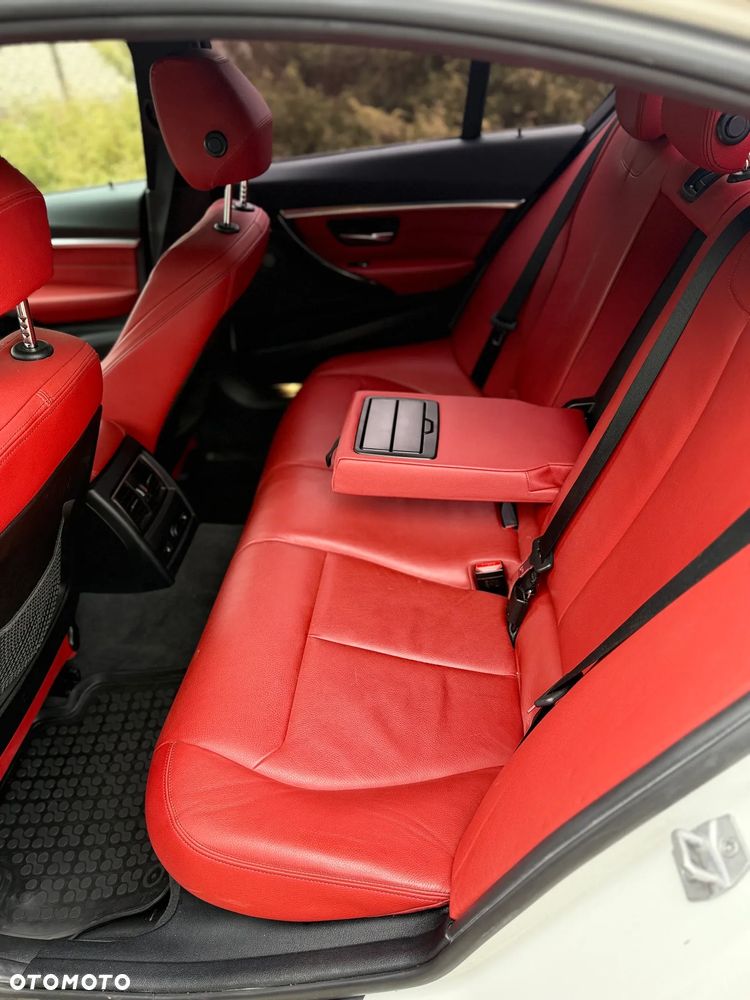 BMW Seria 3 328i xDrive Sport Line - 4