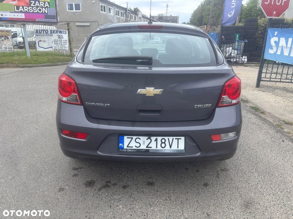 Chevrolet Cruze 1.6 LT - 9
