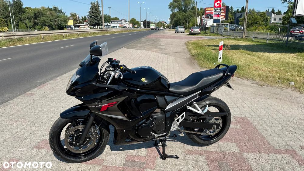Suzuki GSX - 2