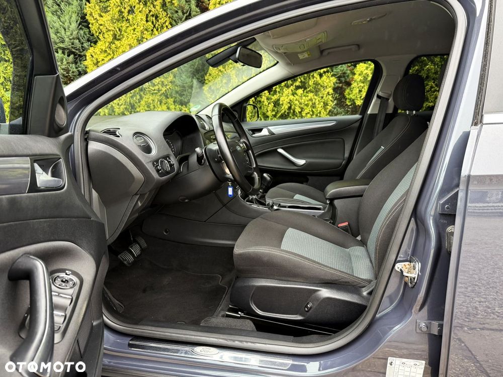 Ford Mondeo - 22