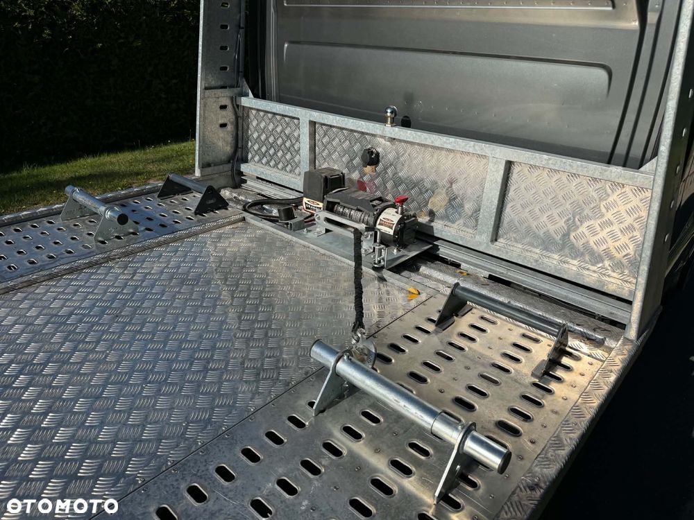 Mercedes-Benz Sprinter - 13