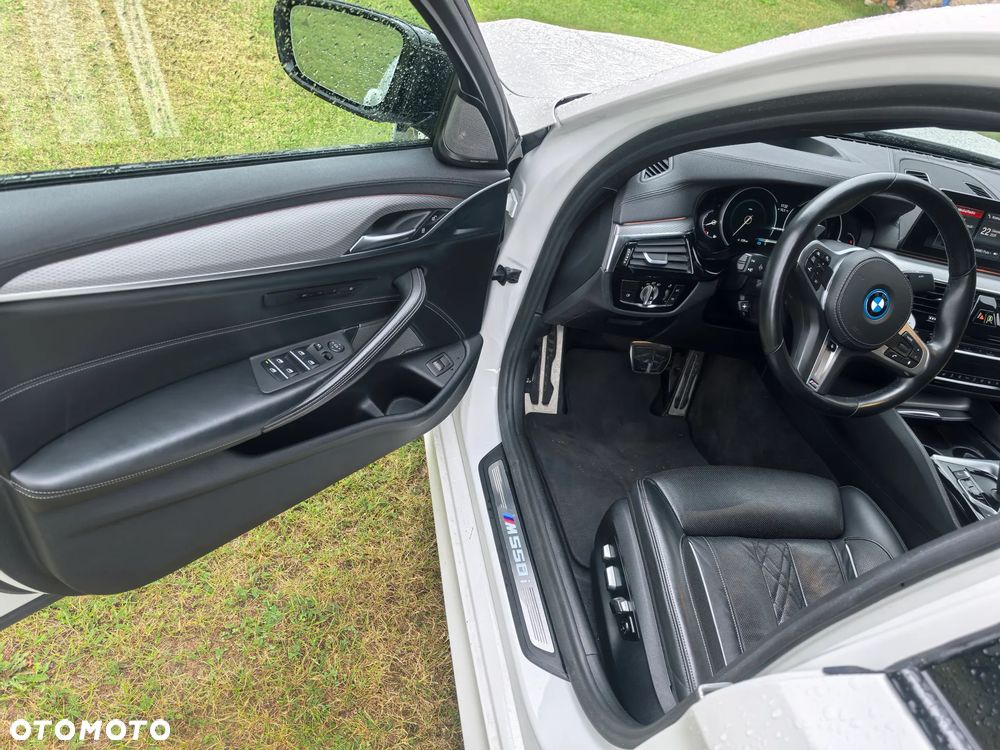 BMW Seria 5 M550i xDrive sport - 16