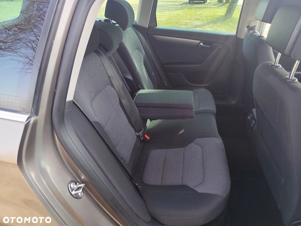 Volkswagen Passat 2.0 TDI Sportline DSG - 35