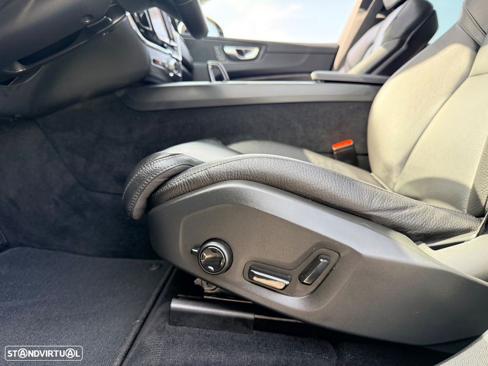 Volvo XC 60 2.0 T6 PHEV R-Design Expression AWD - 25