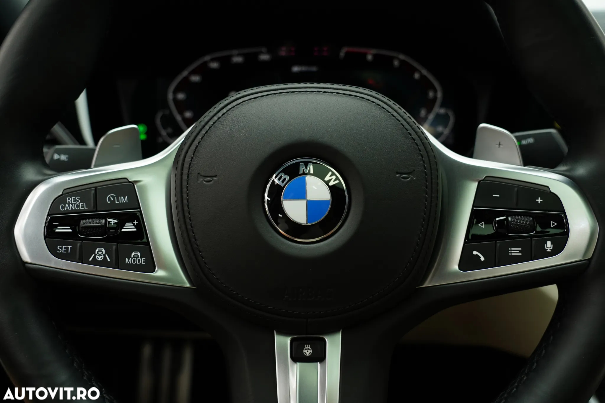 BMW Seria 3 330e Aut. M Sport - 32