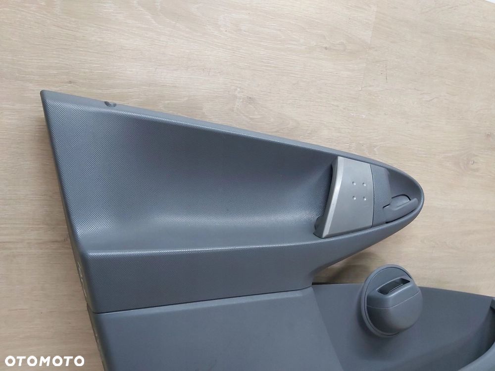 Toyota AYGO I Boczek drzwi lewy przód 5D klamka rączka - 1