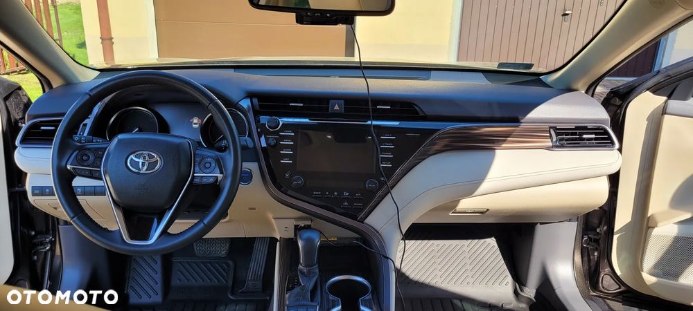 Toyota Camry 2.5 Hybrid Executive CVT - 28