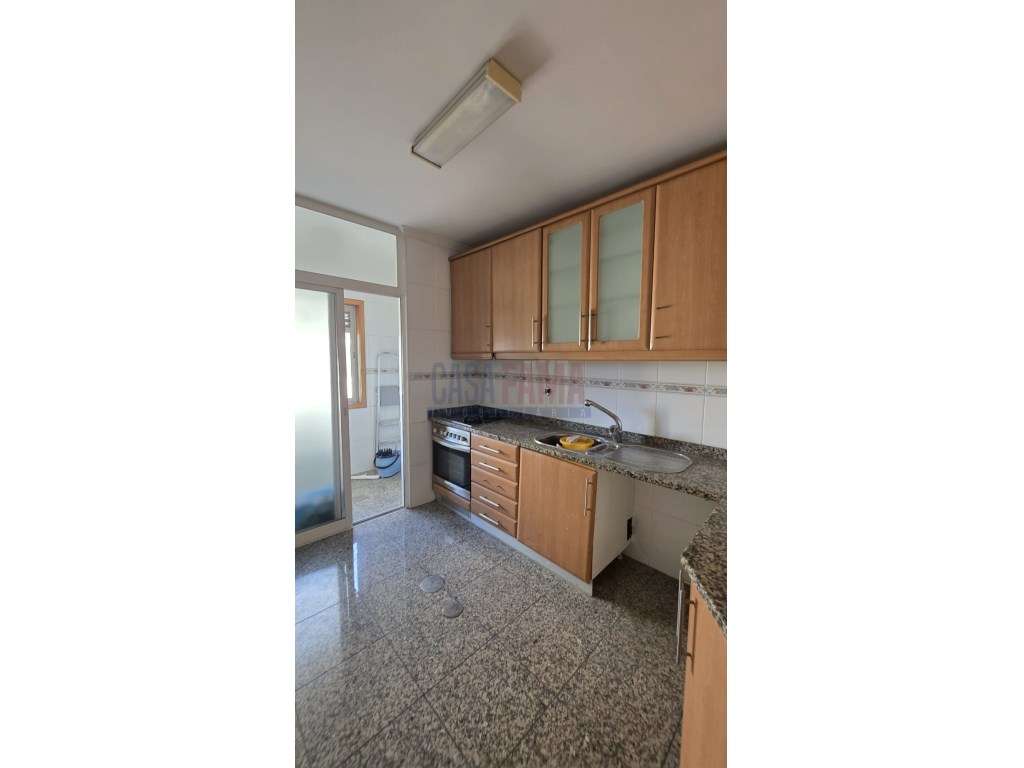 Apartamento T2 com Garagem Fechada na Maia - Grande imagem: 3/37