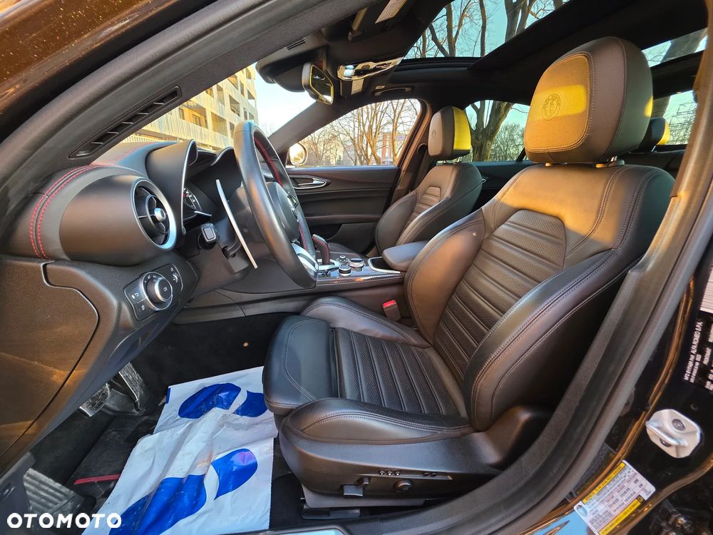 Alfa Romeo Giulia 2.0 Turbo 16V AT8-Q4 Estrema - 5