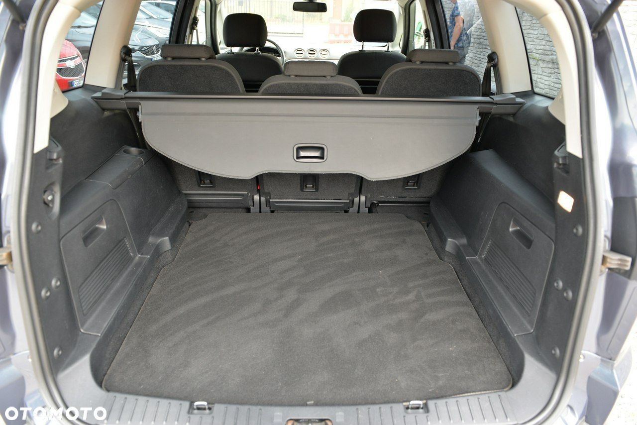 Ford S-Max - 11