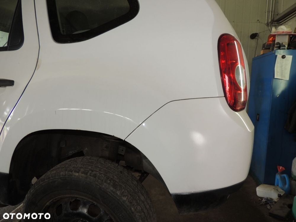 Ćwiartka nadwozia lewy tył DACIA DUSTER 1.6 16V '13r