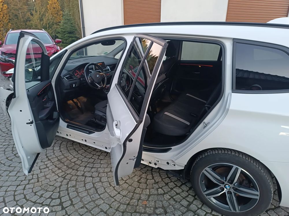 BMW Seria 2 218d Sport Line - 11