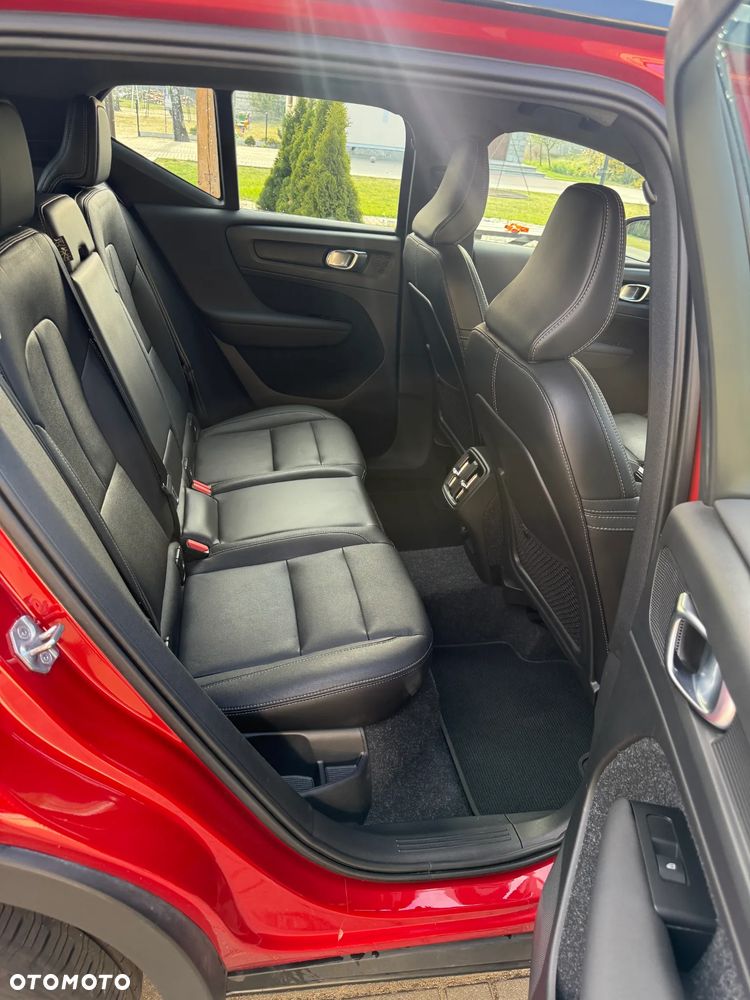 Volvo XC 40 B4 B AWD R-Design - 24