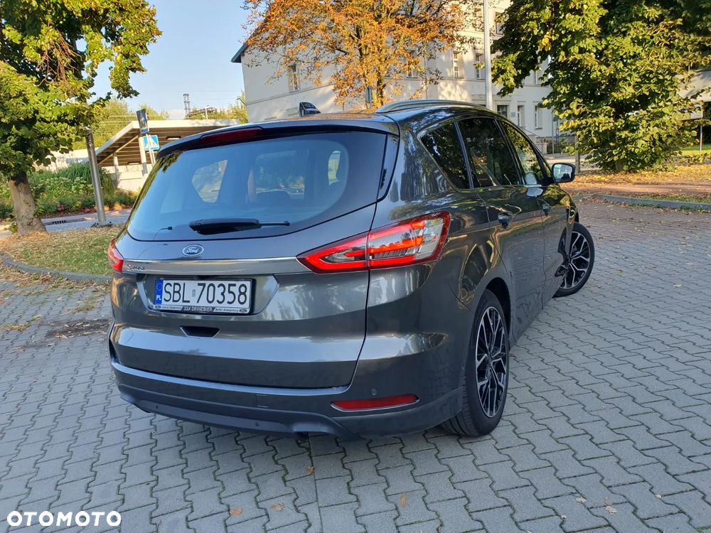Ford S-Max - 17