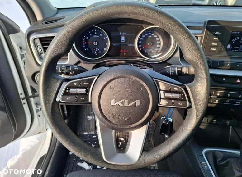 Kia Ceed - 8