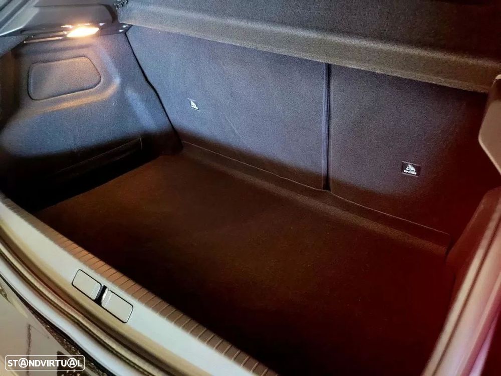 Peugeot e-208 Allure - 13