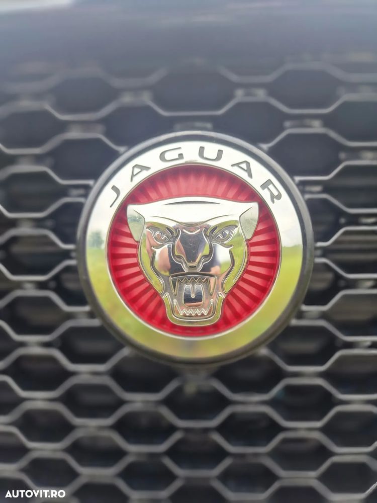 Jaguar F-Pace - 8