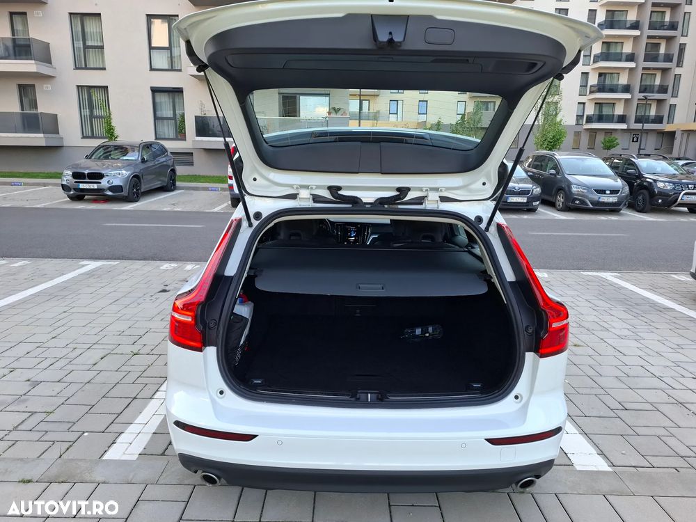 Volvo V60 B4 MHEV AT8 FWD Momentum Pro - 14