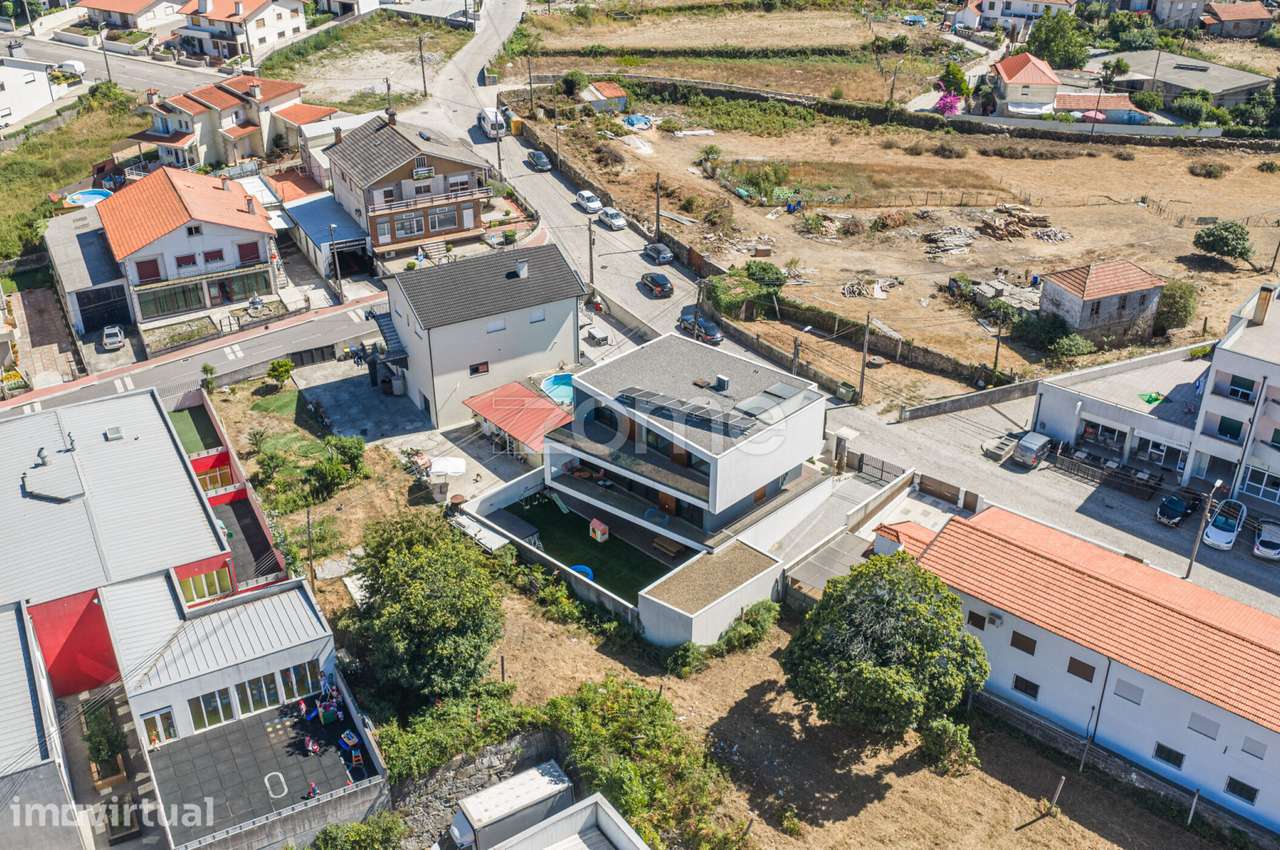 Moradia Exclusiva em Paços de Ferreira - Grande imagem: 3/42