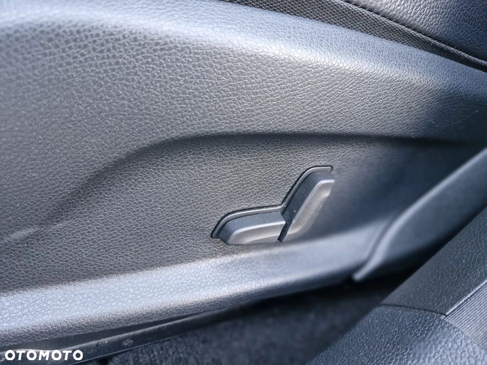 Mercedes-Benz GLC - 36