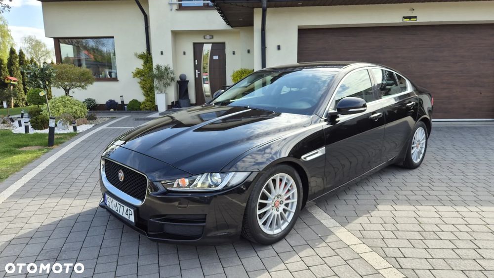 Jaguar XE 2.0 D Portfolio - 37
