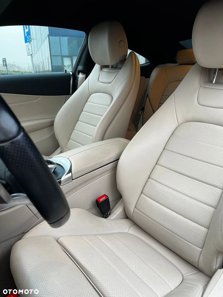 Mercedes-Benz Klasa C 200 4Matic 9G-TRONIC - 8