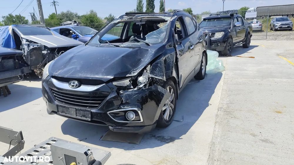 Dezmembrez Hyundai ix35 2.0 crdi automat 2012 - 2