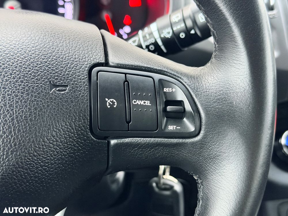 Kia Sportage 1.7 CRDI 2WD Dream-Team Edition - 25