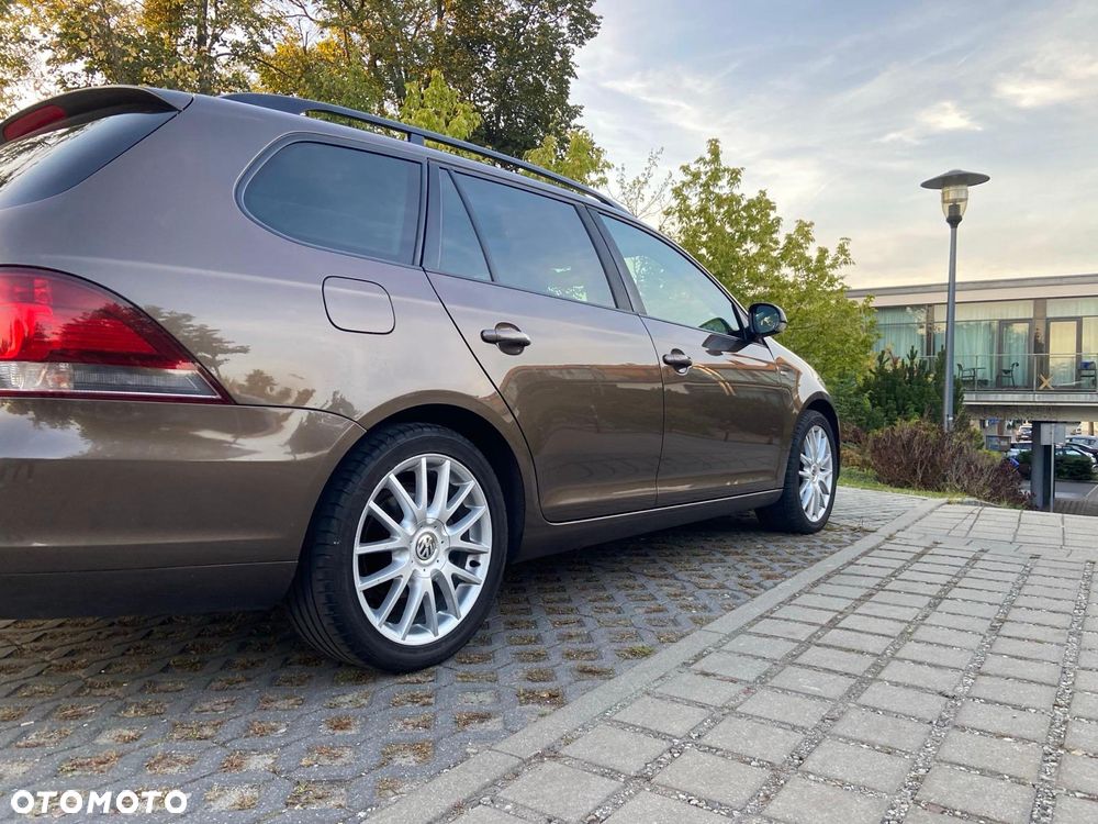 Volkswagen Golf 2.0 TDI DPF DSG MATCH - 18