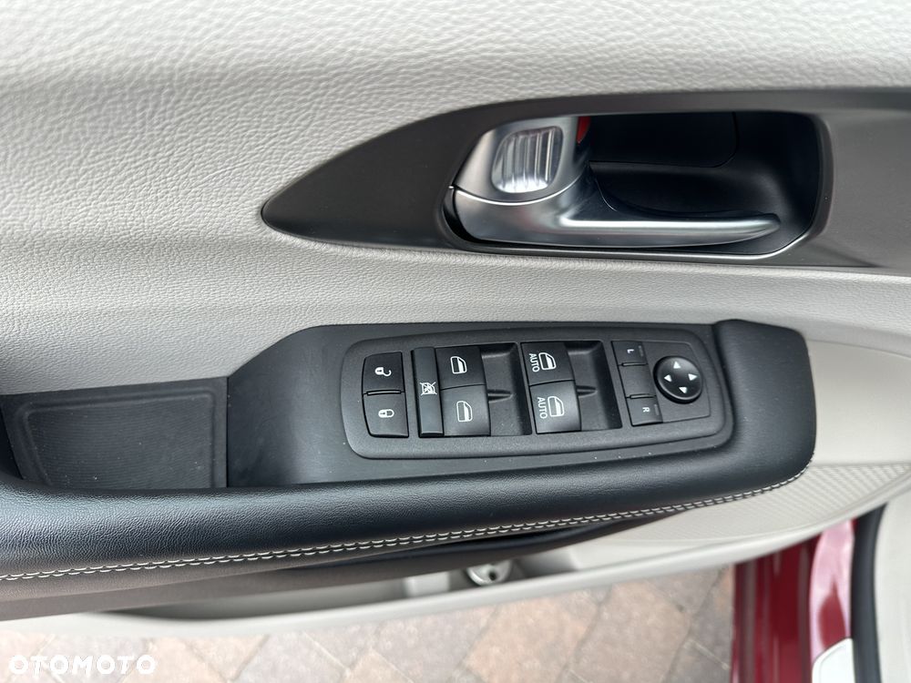 Chrysler Pacifica - 23