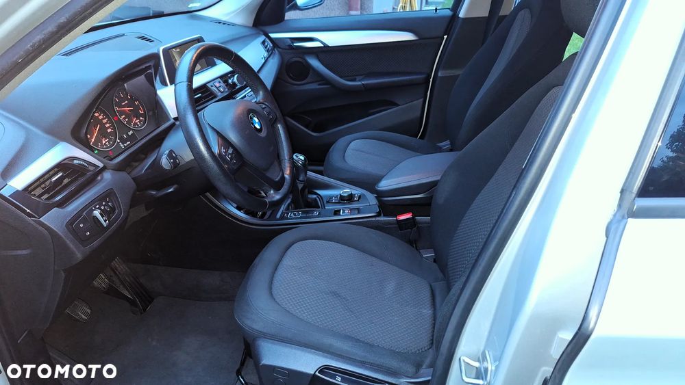 BMW X1 xDrive18d Sport Line - 7