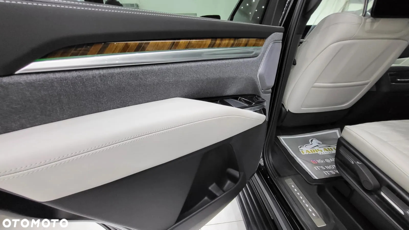 Cadillac Escalade - 33