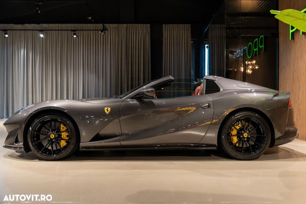 Ferrari 812 - 6